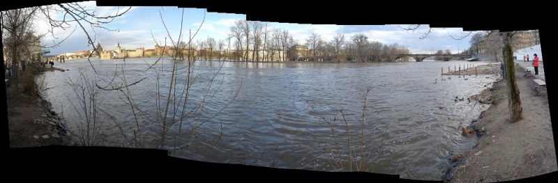 1920px-Praha_-_Ostrov_Kampa_-_Annual_Springflooding_of_River_Vltava_-_ICE_Photocompilation_Viewing_from_North_to_South.jpg