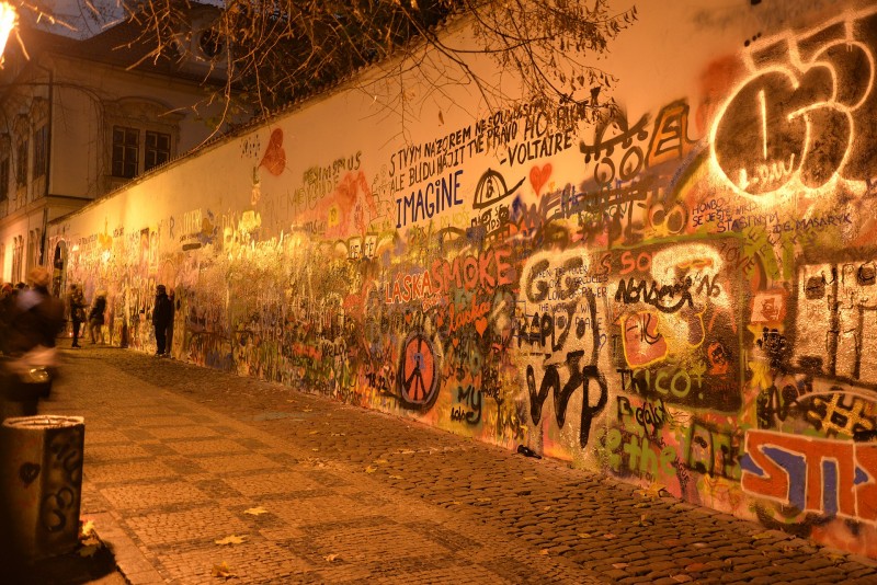 1920px-John_Lennon_Wall,_Prague,_November_2014.jpg