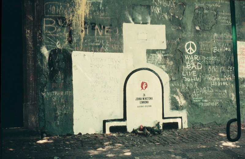 1280px-Lennon_Wall_Prague_1983.jpg