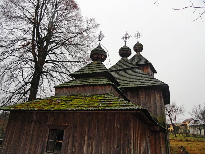 Jedlinka_wooden_church[1].jpg
