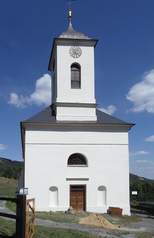 Petrovice_(okres_Bruntál)_C._Kostel_sv._Rocha,_věž.jpg