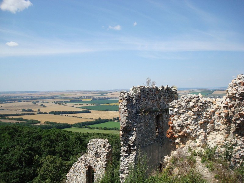 1280px-Pohľad_z_hradu_oponice_2_-_panoramio[1].jpg