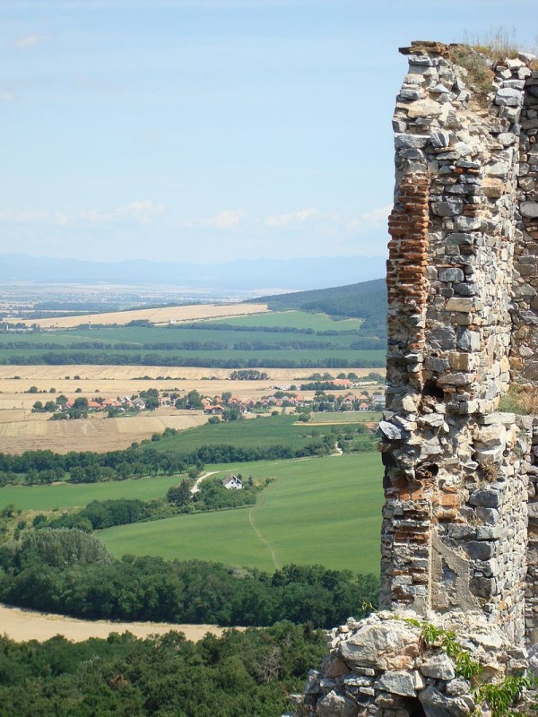 800px-Pohľad_z_hradu_oponice_1_-_panoramio[1].jpg