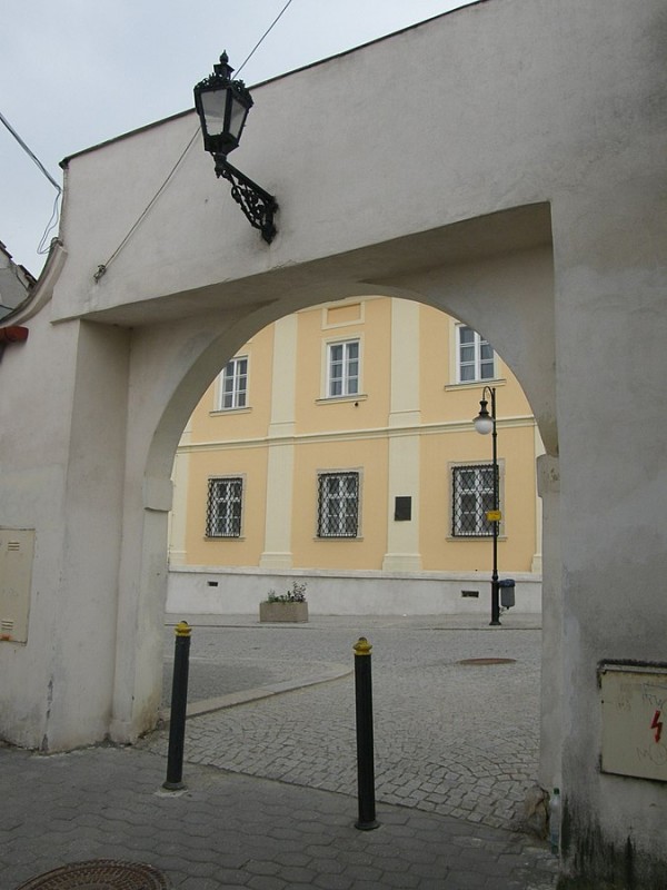675px-Gate_to_the_Jewish_Quarter_(Boskovice)1.JPG