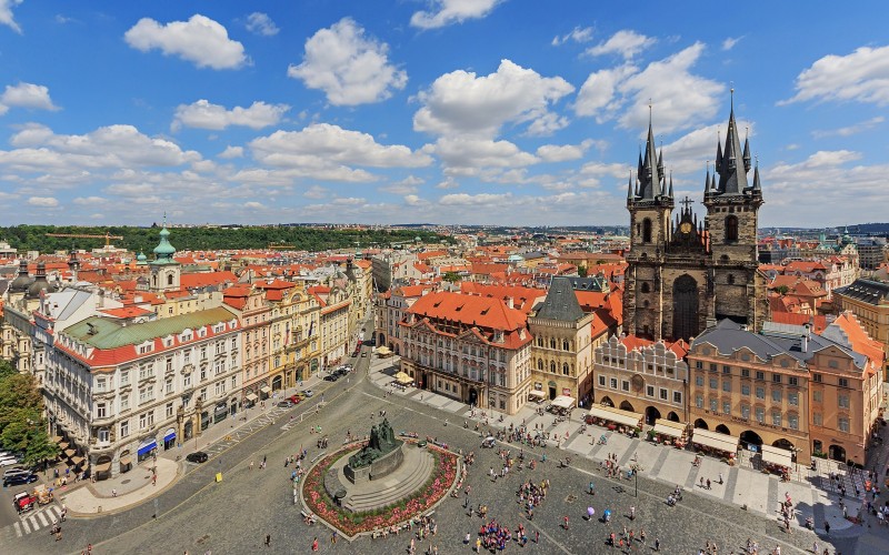 1920px-Prague_07-2016_View_from_Old_Town_Hall_Tower_img3.jpg