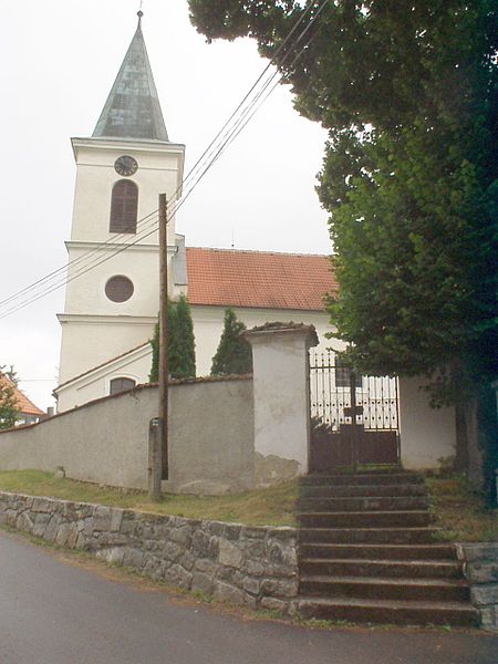 450px-Kostel_Nejsvětější_Trojice_v_Černívsku_od_jihovýchodu[1].jpg