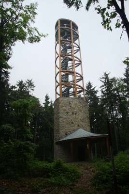 Observation_tower_Mařenka_at_Mařenka_hill_near_Štěměchy,_Třebíč_District.jpg