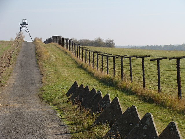 640px-Border_Fence_Cizov_CzechRep.jpg