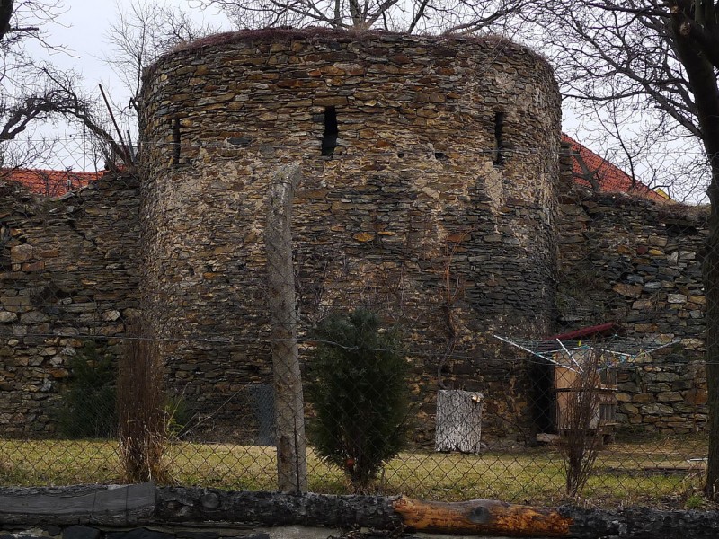 1280px-Kouřim,_bašta_jižního_parkánu.JPG