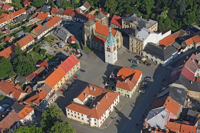 1280px-Kostel_sv._Štěpána,_Kouřim.jpg