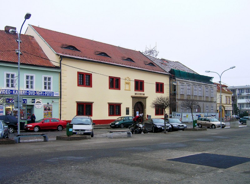 Brandýs_nad_Labem,_Masarykovo_sq_south.jpg