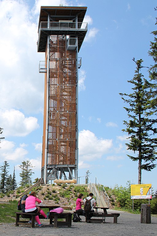 512px-Špicak_-_viewtower_Sumava.jpg