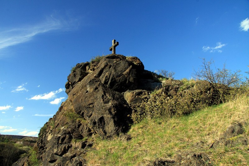 1280px-Natural_monument_Calvary_in_Motol_in_spring_2012_(9).JPG