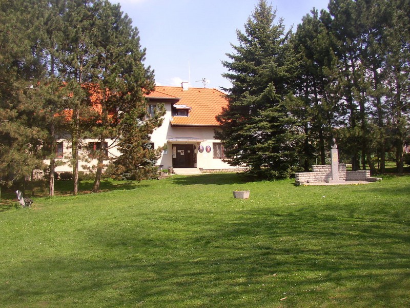 1280px-Hrusice_CZ_municipal_office_and_Josef_Lada_bust_113.jpg