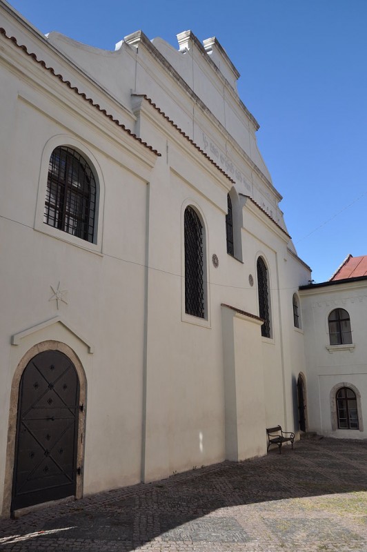 800px-Kolín-synagoga2[1].jpg