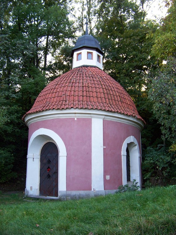 Petřín,_kaple_v_Seminářské_zahradě.jpg