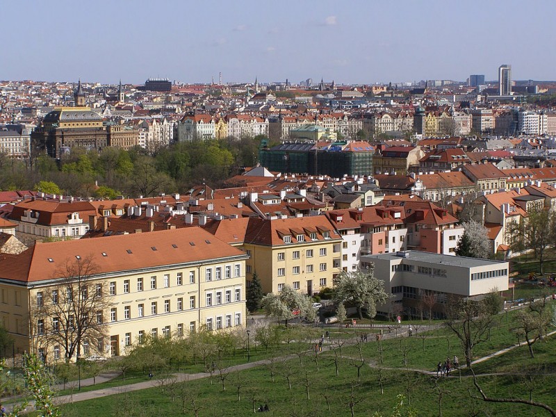 1280px-Praha,_Malá_Strana,_Seminářská_zahrada,_výhled_01.jpg