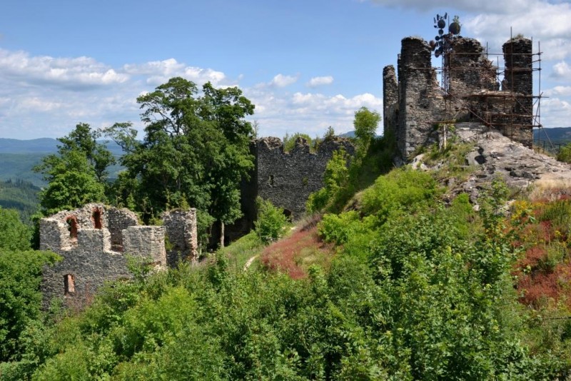 Andělská_Hora_2017-07-21_Hradní_jádro.jpg