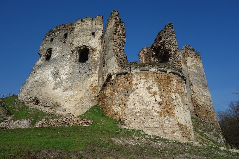 1024px-Hrad_Čičva_015[1].jpg