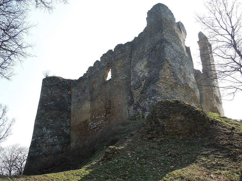 800px-Hrad_Čičva_013[1].JPG