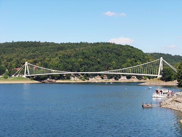 640px-Vranov_nad_Dyjí,_most_přes_Švýcarskou_zátoku_(01).jpg