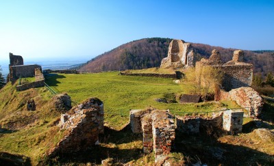 Zřícenina hradu Lichnice.jpg