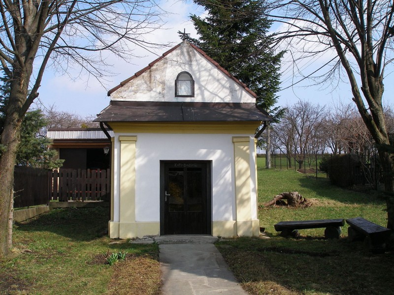 1280px-Chapel_(Mořkov).JPG