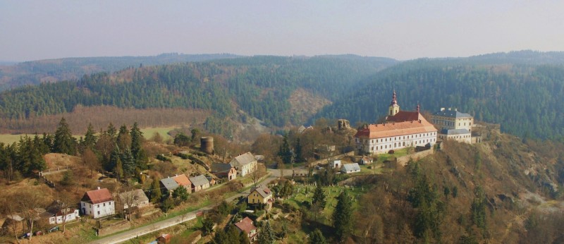 Rabštejn_nad_Střelou,_pohled_z_nebe_01.jpg