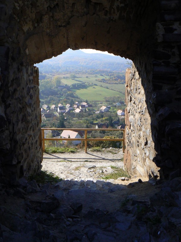 768px-View-to-village-Somosko-from-Somoska-fortress[1].jpg