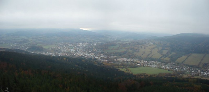 1024px-Zlatý_chlum_-_panorama[1].jpg