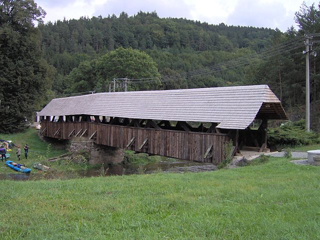 640px-Černvír,_dřevěný_most_(2005-09-11;_01).jpg