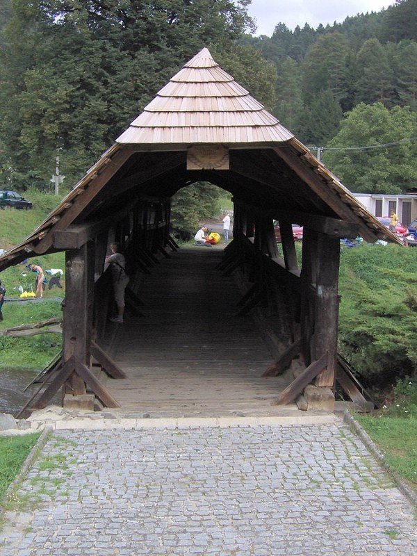 675px-Černvír,_dřevěný_most_(2005-09-11;_02).jpg