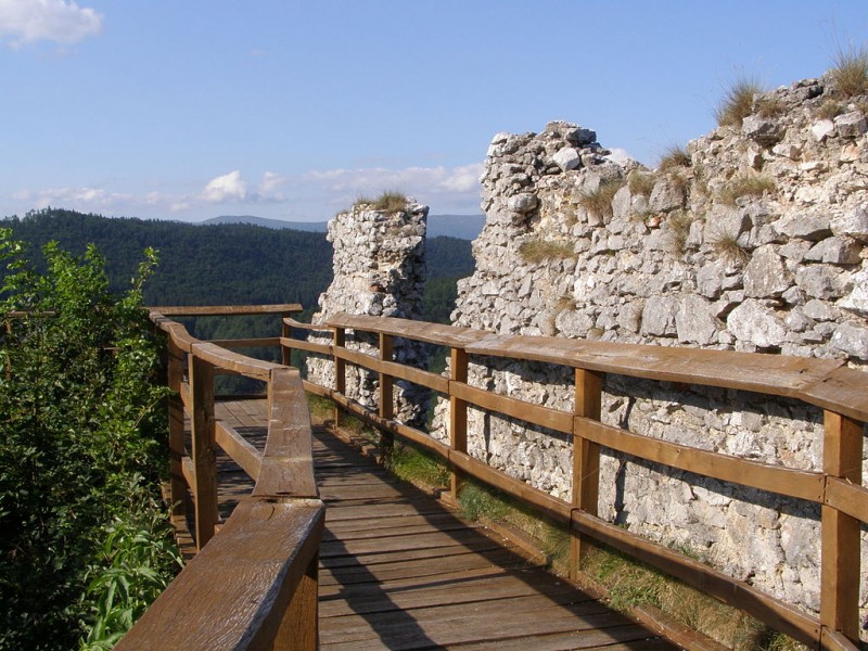 1024px-Muránsky_hrad,_sever_02[1].jpg