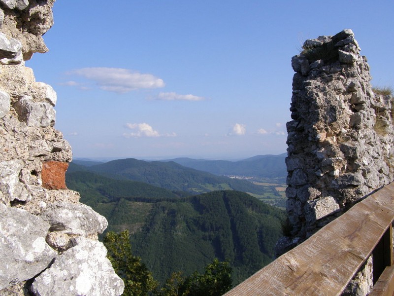 1024px-Muránsky_hrad,_sever_01[1].jpg