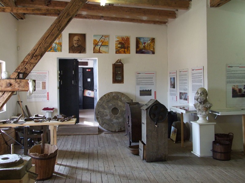 1280px-Muzeum01.jpg