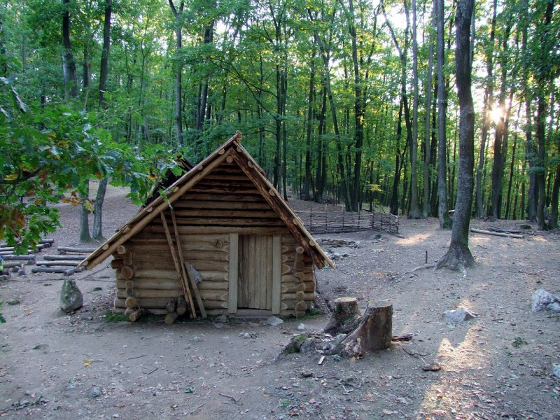 1280px-956_01_Bojná,_Slovakia_-_panoramio[1].jpg