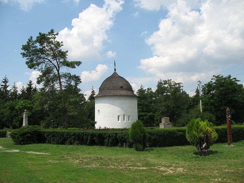 800px-Bény_rotunda_2[1].JPG