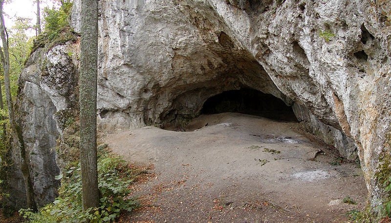 800px-Veľká_jaskyňa_v_Dolnom_Sokole_(2004)[1].jpg
