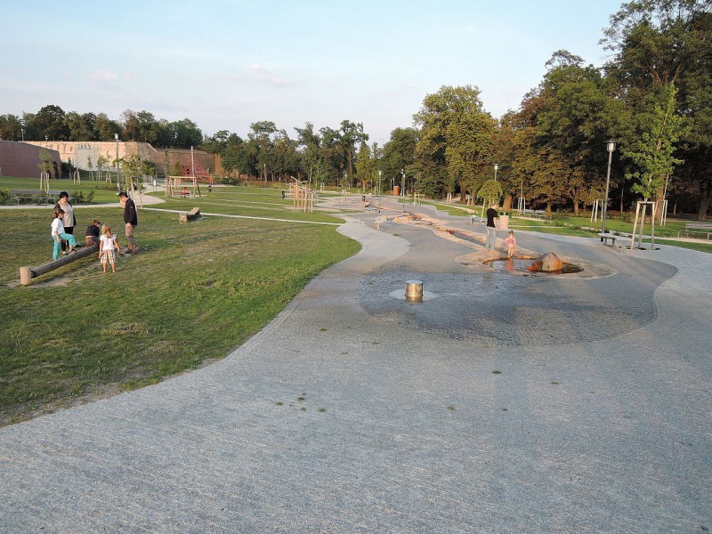 Praha,_Střešovice,_park_Max_van_der_Stoel,_01.jpg