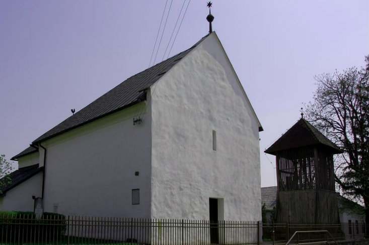 Čečejovce kostol a zvonica.jpg
