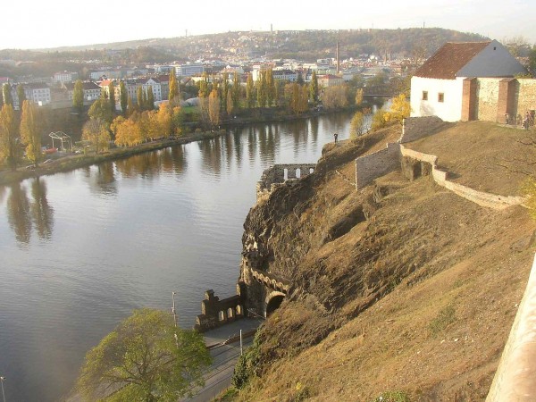 1280px-Vysehrad_Rock_Prague_CZ.jpg