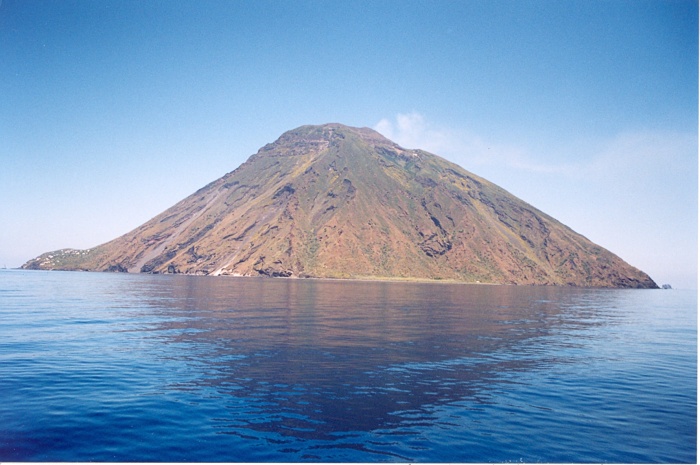 100, stále činná sopka- Stromboli.jpg