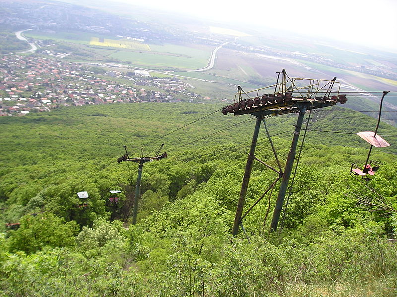 800px-Lanovka_na_Zobor_-_panoramio[1].jpg