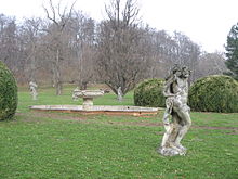 220px-Valec_Chateau_statues[1].JPG