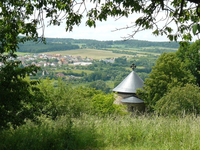 1280px-Rotunda_svatého_Petra_a_Pavla_(Starý_Plzenec)_3.jpg