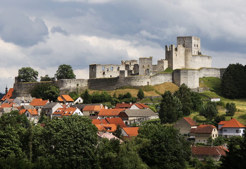 View_of_the_Rabí_Castle_(4).JPG