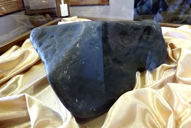Loket_Burgmuseum_-_Meteorit.jpg